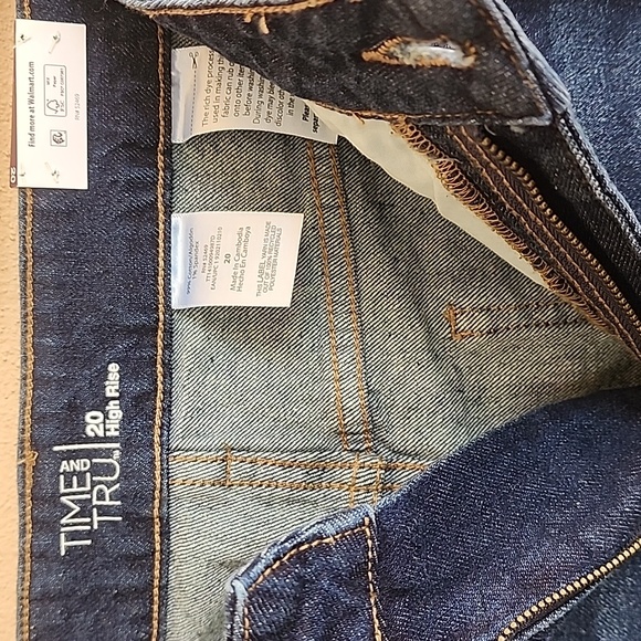 TIME AND TRU High Waisted Crop Jeans Plus Size 20 Inseam 27 Dark Wash Pants - Picture 8 of 11